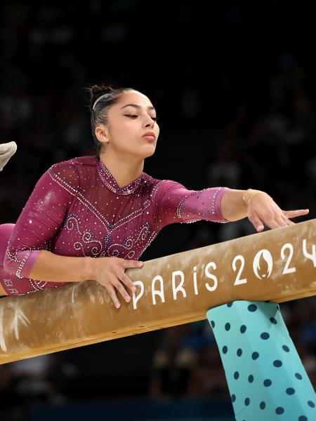 Julia Soares, ginasta brasileira, na final de trave nas Olimpíadas de Paris