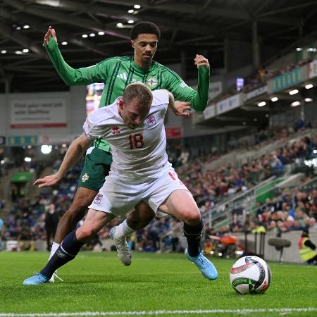 Jamal Lewis, reforço do São Paulo, durante jogo entre Irlanda do Norte e Luxemburgo pela Liga das Nações