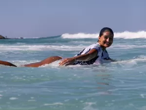 Surfe: Luana Silva e irmã de Medina brigam em Saquarema por vaga no Mundial