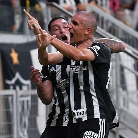 Dudu, do Atlético-MG, comemora gol sobre o Democrata-GV em duelo do Campeonato Mineiro -  Daniela Veiga / Atlético