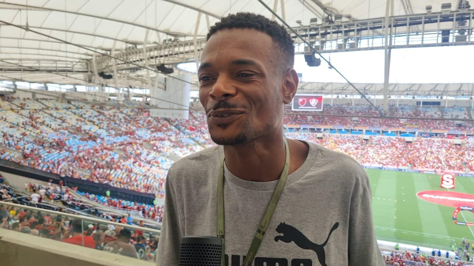 Igor Melo, jornalista e torcedor do Botafogo, no Maracanã para acompanhar a final entre Flamengo e Fluminense