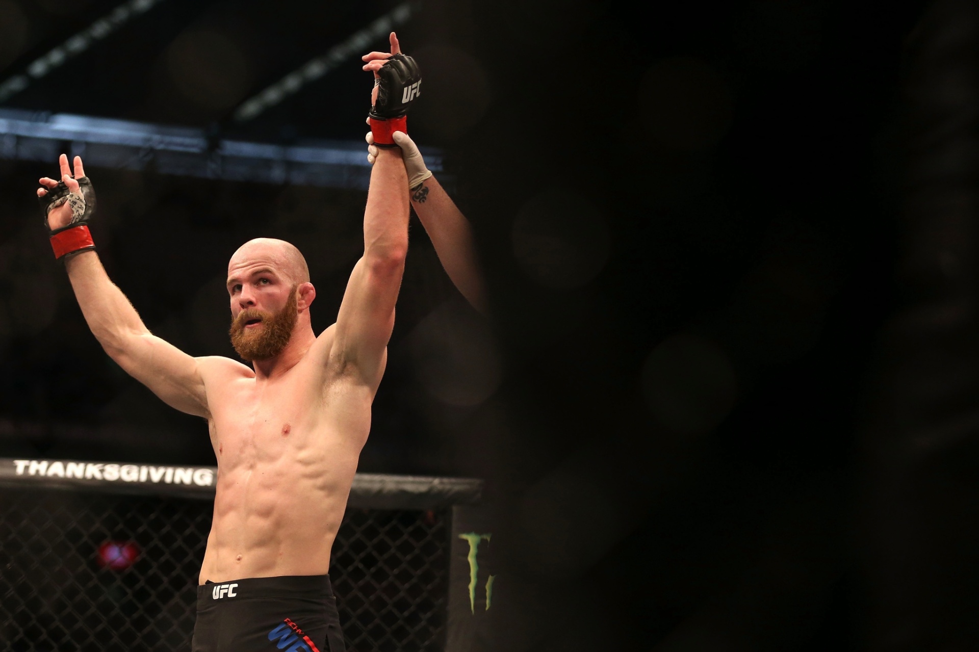 Richard Walsh é declarado vencedor por decisão unânime da luta contra Steven Kennedy no UFC 193 - Quinn Rooney/Getty Images