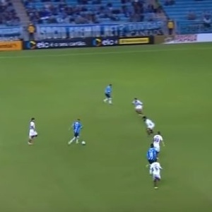 Pedro Rocha prepara infiltração por dentro e deixa lado aberto para avanço de lateral em Grêmio x Botafogo - Reprodução - Reprodução