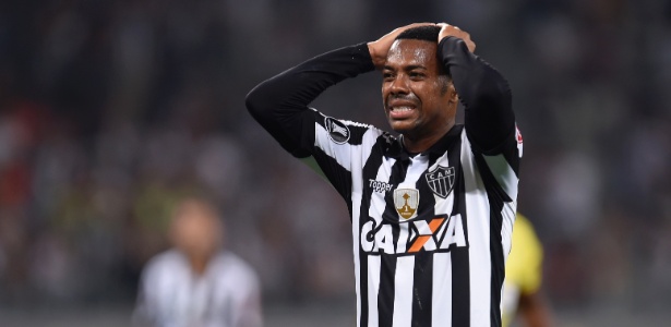 Perto do fim do contrato, Robinho é dos que devem deixar a Cidade do Galo após o Brasileiro - AFP PHOTO / DOUGLAS MAGNO