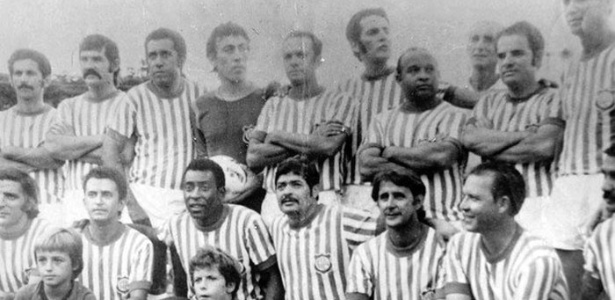 Moisés Cocito (em pé, segundo da esq. pra dir.), pai de Thiago Cocito, jogou no mesmo time que Pelé, o Bauru Atlético Clube - Reprodução/O Site Z Castel - Reprodução/O Site Z Castel