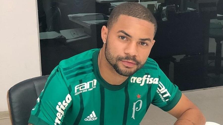 Lucas Minele chegou a assinar contrato com o Palmeiras em 2018, mas deixou o clube na sequência - Reprodução