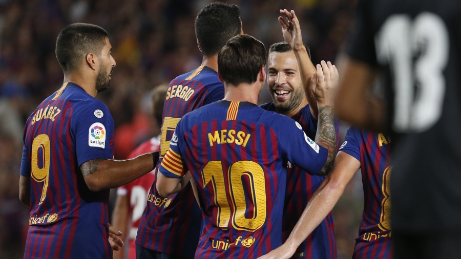 Jogadores comemoram o gol de Messi em Barcelona x Girona - Pau Barrena/AFP