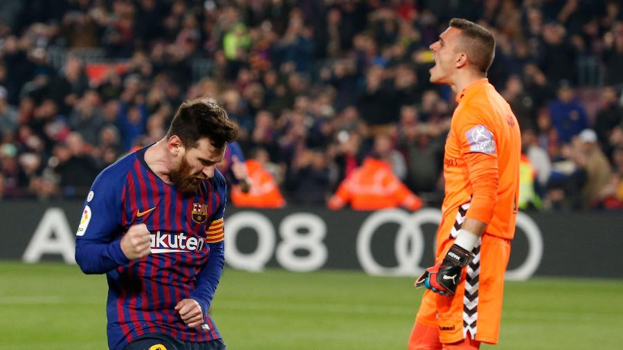 Messi comemora gol de pênalti contra o Valladolid pelo Campeonato Espanhol - Pau Barrena / AFP