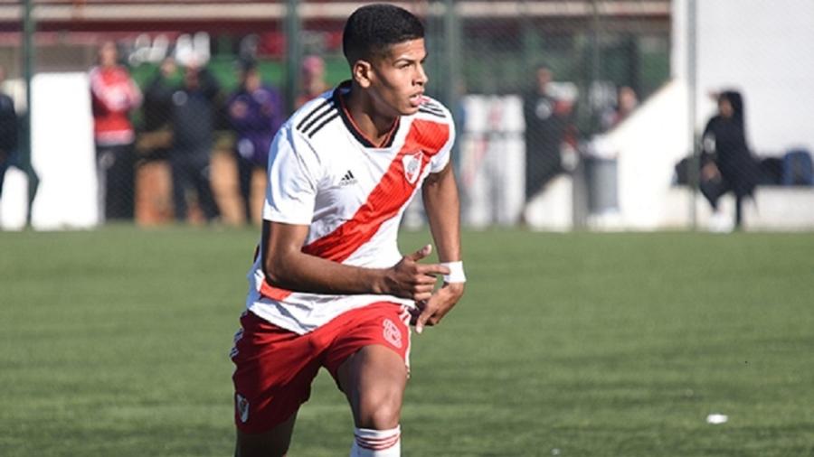 Luciano Vega Albornoz, jogador do River Plate, está nos planos do Internacional - Divulgação/River Plate