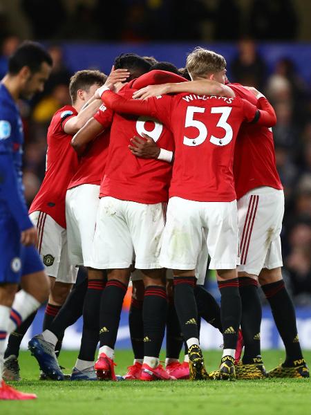 Jogadores do Manchester United comemoram gol de Martial diante do Chelsea - Hannah MacKay/Reuters