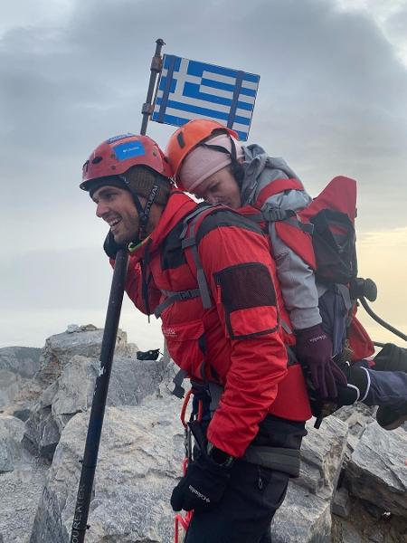 Marios Giannakou e a amiga dele, Eleftheria Tosiou, chegam ao topo do Monte Olimpo, na Grécia - Reprodução/Instagram