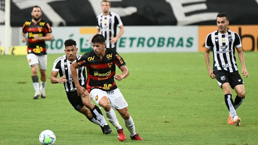 Sport e Ceará durante partida do Brasileirão - Kely Pereira/AGIF