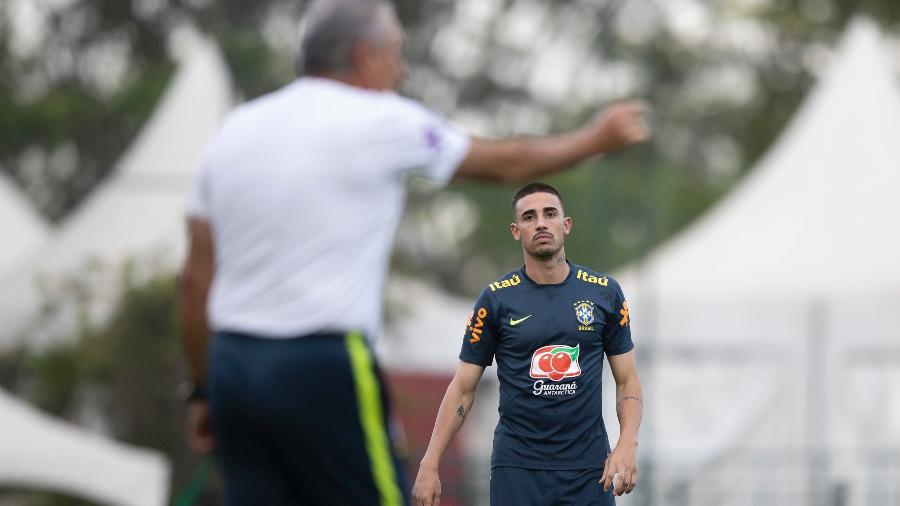 Galhardo observa Tite durante treinamento da seleção brasileira no CT do São Paulo - Lucas Figueiredo/CBF
