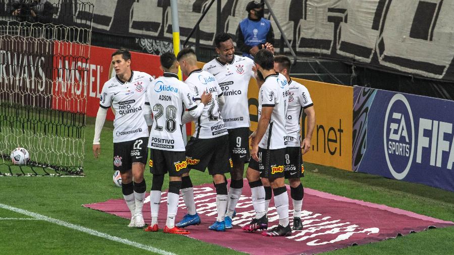 Jogadores do Corinthians comemoram gol contra o River Plate-PAR na Sul-Americana - BRUNO ESCOLASTICO/ESTADÃO CONTEÚDO