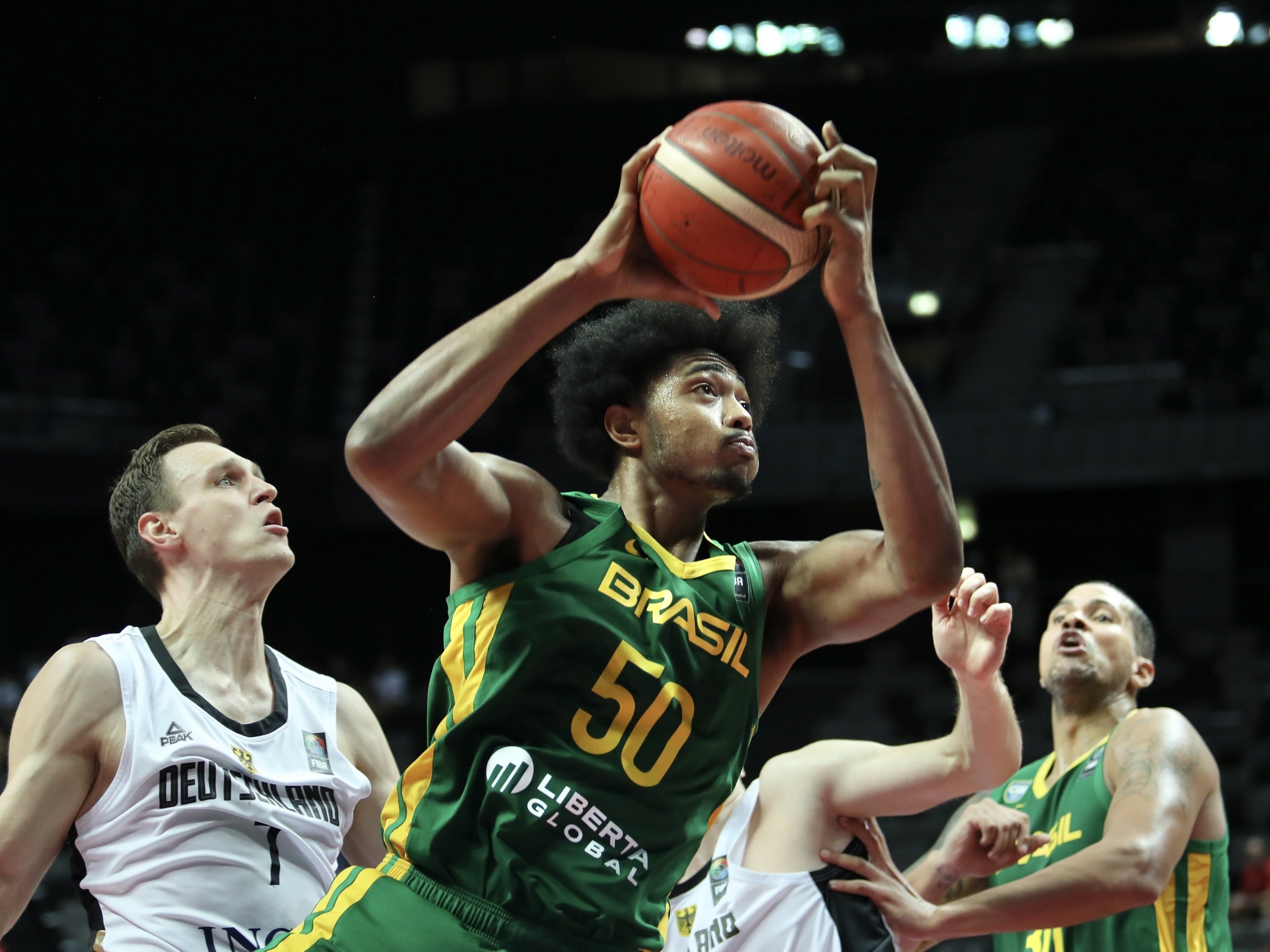 Quais os principais resultados do Brasil no basquete masculino?