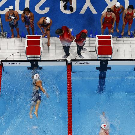 Atletas de China e Estados Unidos disputam os 200 metros livres feminino nos Jogos Olímpicos de Tóquio - Antonio Bronic/Reuters