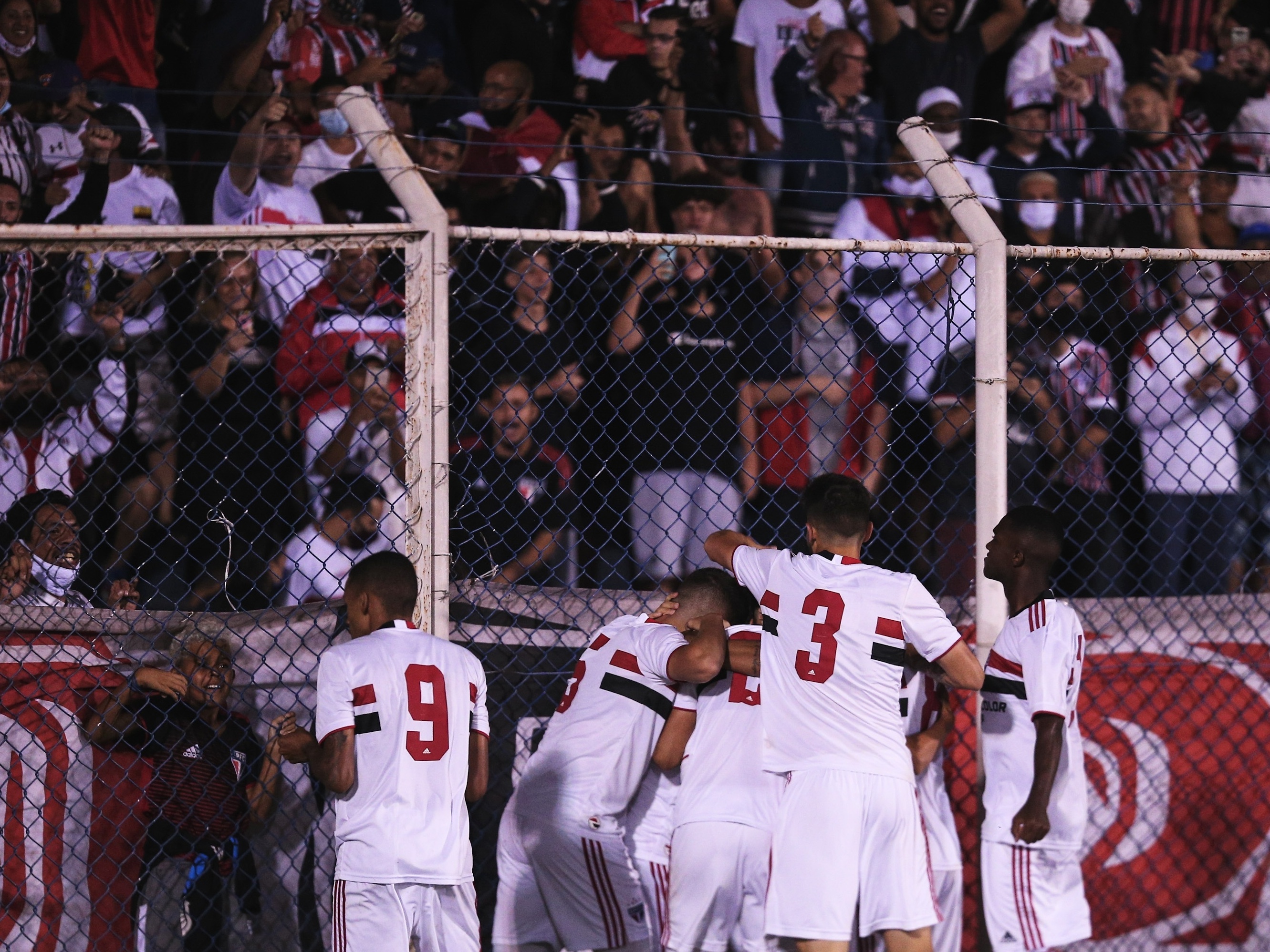 Com três de Talles Wander, São Paulo vence e garante vaga na 2ª fase da  Copinha - SPFC