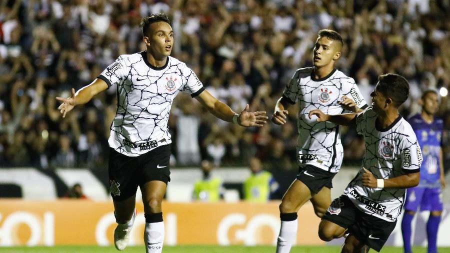 Jogadores do Timãozinho festejam gol marcado nesta edição da Copinha - Rodrigo Gazzanel/ Ag. Corinthians