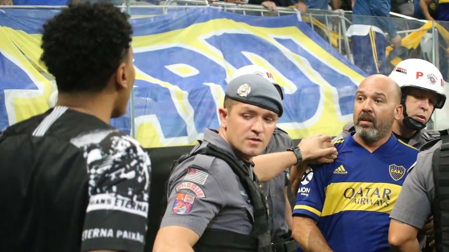 Torcedor do Boca Juniors foi detido após imitar macaco em direção a corintianos nas arquibancadas da Neo Química Arena - NELSON GARIBA/AGÊNCIA F8/ESTADÃO CONTEÚDO