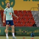 Lateral da seleção defende Dani Alves: 'Acho muito chato o que falam dele'