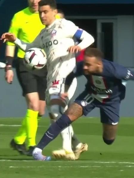 Momento da lesão de Neymar contra o Lille - Reprodução