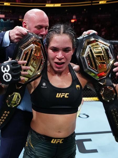 Amanda Nunes após conquistar o cinturão do peso-galo no UFC 289