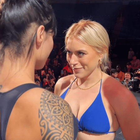 Jully Poca (à esq.) enfrentará Elle Brooke (à dir.) na semifinal do torneio de boxe entre celebridades