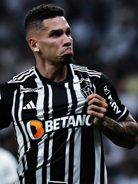 Paulinho, do Atlético-MG, celebra gol sobre o Corinthians em duelo do Campeonato Brasileiro