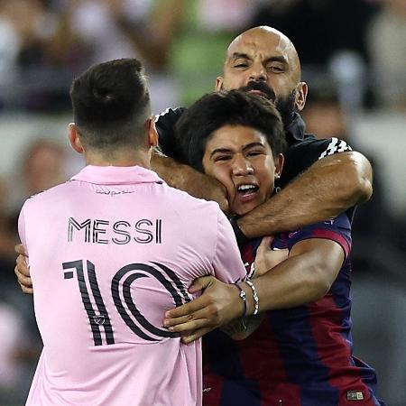 Segurança de Messi, Yassine Chueko intercepta torcedor que tenta abraçar argentino em jogo