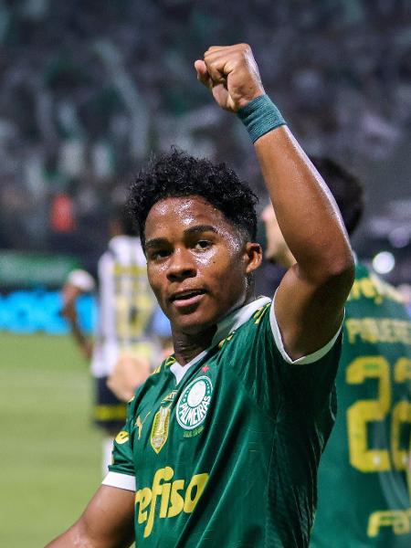 Endrick durante partida entre Palmeiras e Santos válida pela final do Campeonato Paulista 2024 