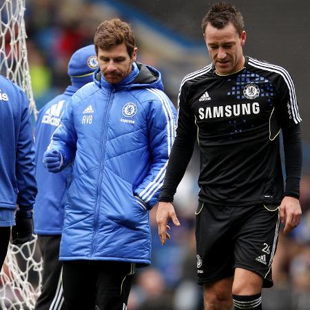 André Villas-Boas e John Terry, técnico e zagueiro do Chelsea em 2011 - Chelsea Football Club/Chelsea FC via Getty Images