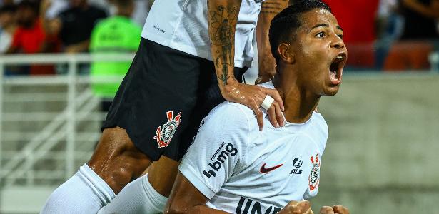 Destaque de Carlos Miguel e Bidu em virada do Corinthians contra adversário.