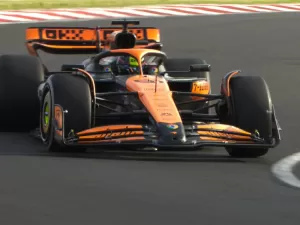 Norris lidera dobradinha da McLaren no último treino antes da classificação