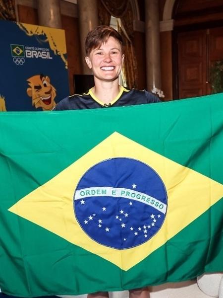 Raquel Kochhann, do rúgbi, foi porta-bandeira do Brasil nas Olimpíadas de Paris-2024