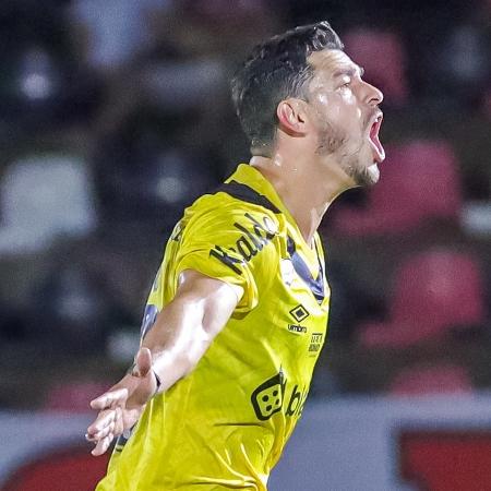 Giuliano marcou o único gol da partida, que foi disputada em Ribeirão Preto - CLEBER VALERA/AGÊNCIA F8/ESTADÃO CONTEÚDO