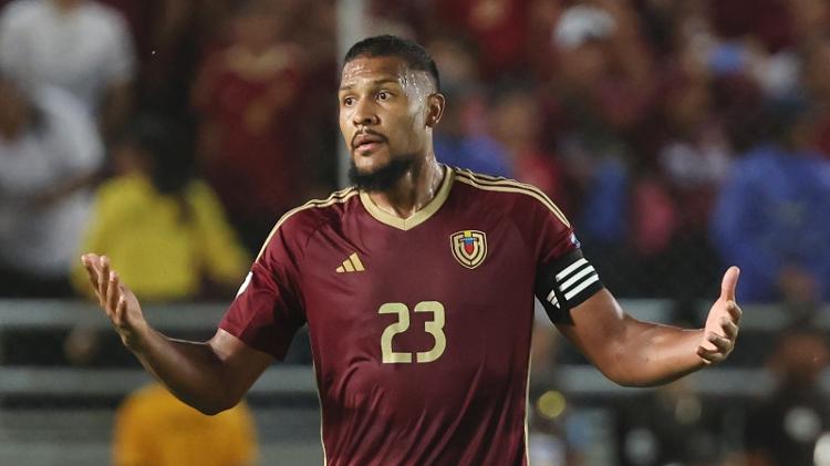 Rondón, da Venezuela, comemora gol sobre a Argentina em duelo das Eliminatórias Rondón, da Venezuela, comemora gol sobre a Argentina em duelo das Eliminatórias