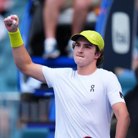 João Fonseca comemora após vencer Ugo Humbert na 2ª rodada do Masters 1000 de Miami João Fonseca comemora após vencer Ugo Humbert na 2ª rodada do Masters 1000 de Miami