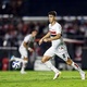 Oscar sente coxa esquerda e vira preocupação para o São Paulo