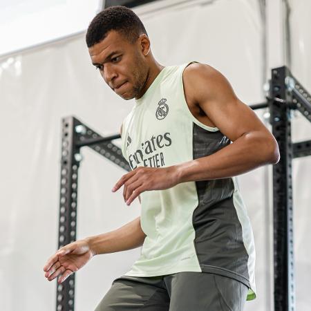 Mbappé voltou a treinar com o Real Madrid após ser hospitalizado, durante o Mundial de Clubes Mbappé voltou a treinar com o Real Madrid após ser hospitalizado, durante o Mundial de Clubes