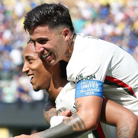 João Pedro e Enzo Fernández comemoram gol marcado pelo Chelsea contra o Fluminense no Mundial João Pedro e Enzo Fernández comemoram gol marcado pelo Chelsea contra o Fluminense no Mundial