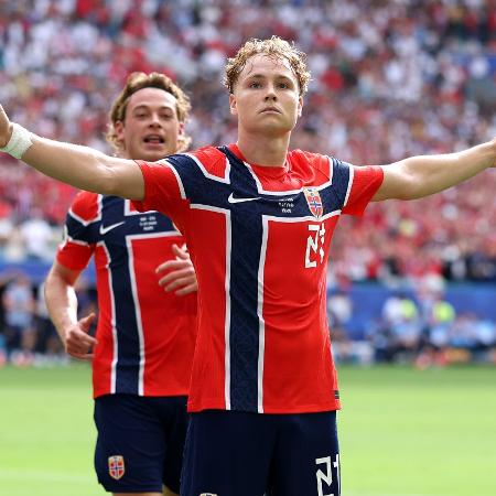 Andreas Schjelderup, da Noruega, comemora gol marcado contra a Inglaterra na Copa Andreas Schjelderup, da Noruega, comemora gol marcado contra a Inglaterra na Copa
