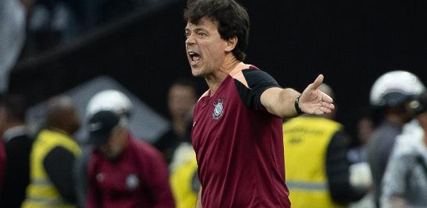 Diniz teve a semana toda para treinar o Corinthians e jogar essa bolinha?