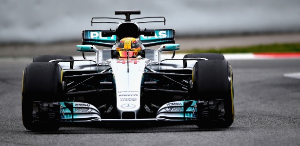 Hamilton disse que seu carro é "1000 vezes melhor" que rivais - Dan Istitene/Getty Images