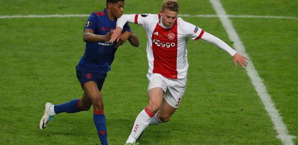 Matthijs de Ligt em ação pelo Ajax em partida contra o Manchester United - Phil Noble/Reuters