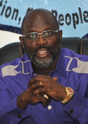 George Weah, ex-jogador que foi eleito presidente da Libéria - AFP PHOTO / Zoom DOSSO - AFP PHOTO / Zoom DOSSO