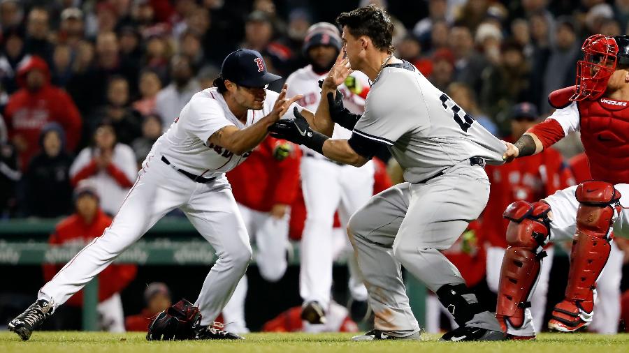 Jogadores de New York Yankees e Boston Red Sox brigam durante partida da MLB - Winslow Townson-USA TODAY Sports