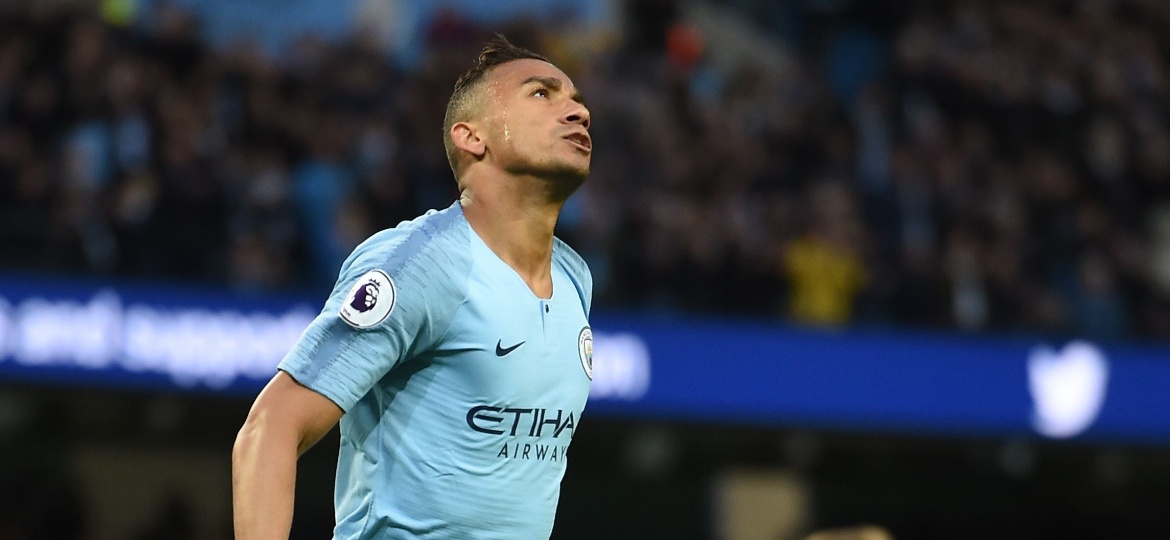 Danilo comemora gol para o Manchester City em jogo contra o Brighton & Hove pelo Campeonato Inglês - Paul Ellis/AFP Photo