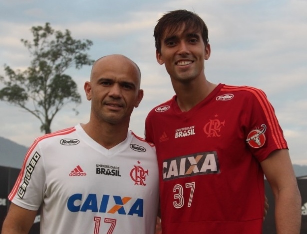 O goleiro César (d) com o amigo e preparador José Jober no treino do Flamengo - Divulgação/Flamengo