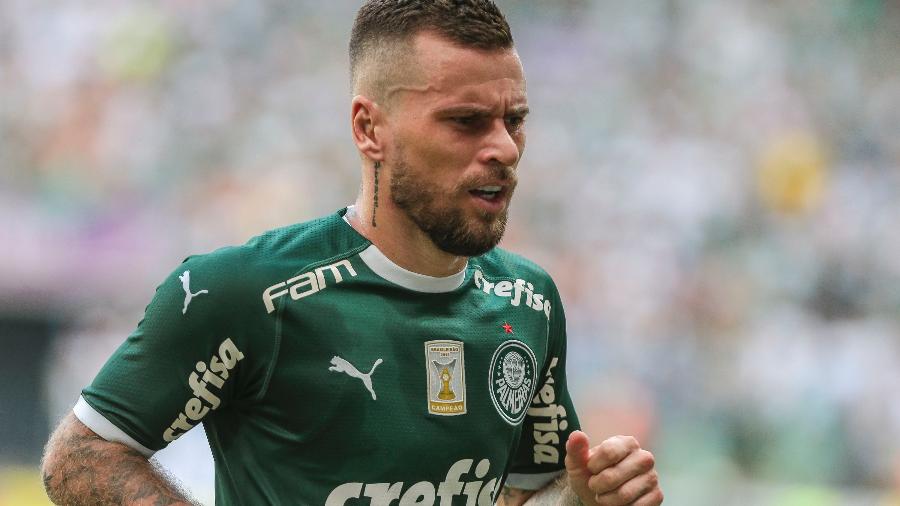 Lucas Lima, meia do Palmeiras, em ação no clássico contra o Corinthians - Ale Cabral/AGIF