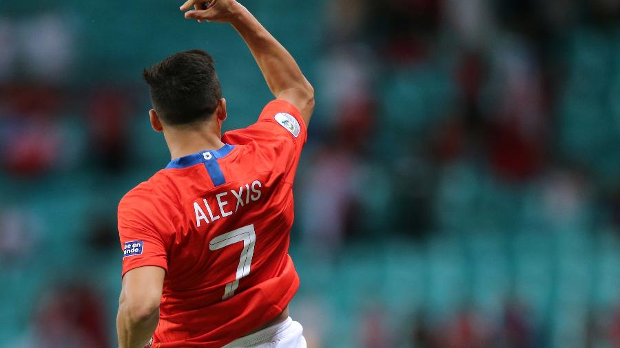 Alexis Sánchez comemora o seu gol na partida contra o Equador - Rodolfo Buhrer/Reuters